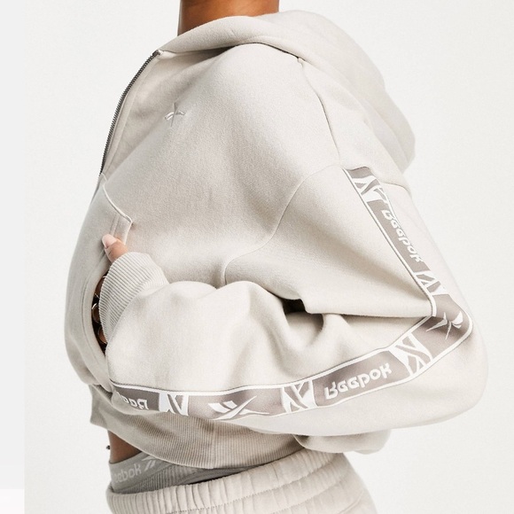 Reebok sweatpants and hoodie in oatmeal - Picture 7 of 15